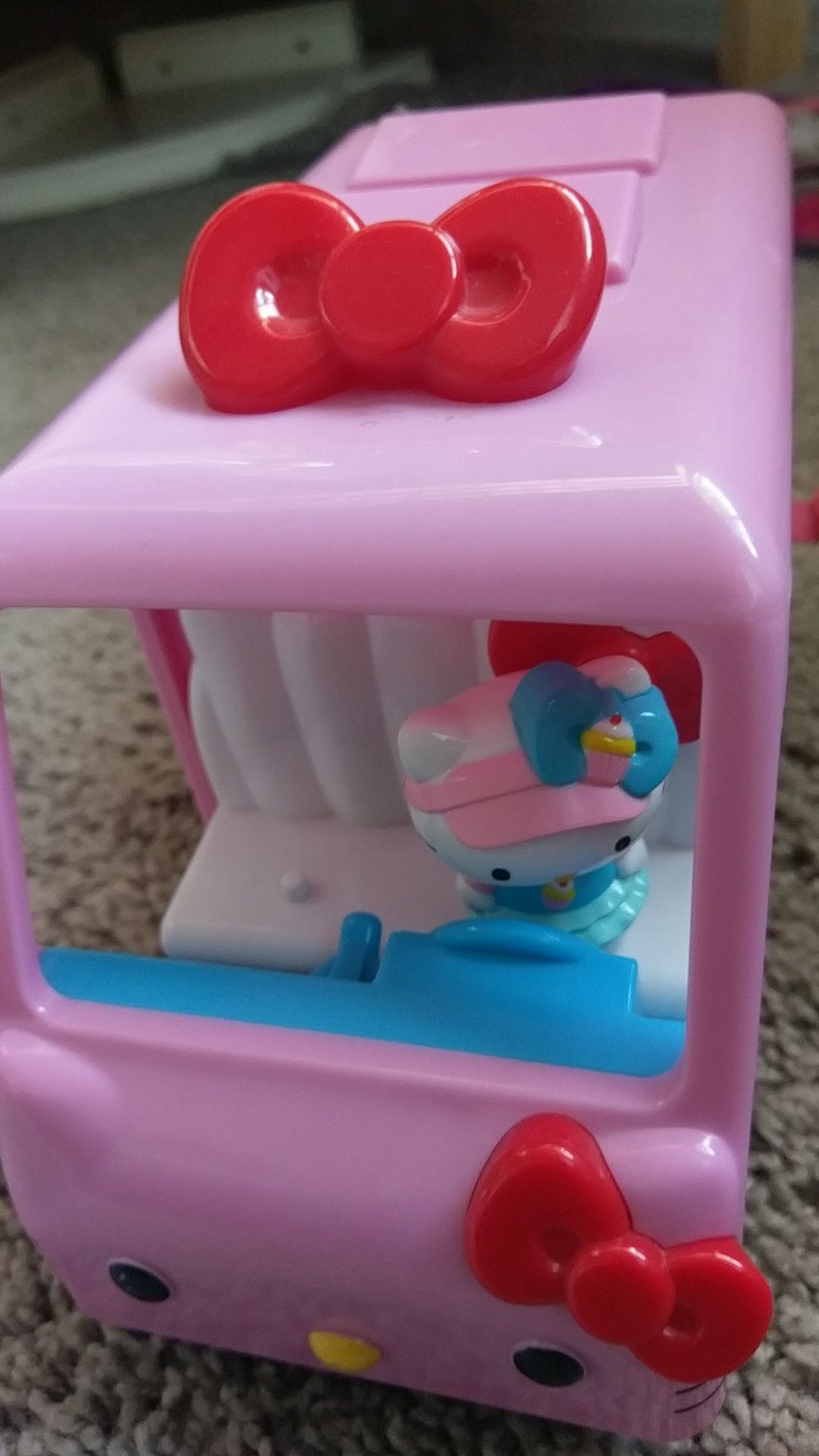 Hello Kitty food truck