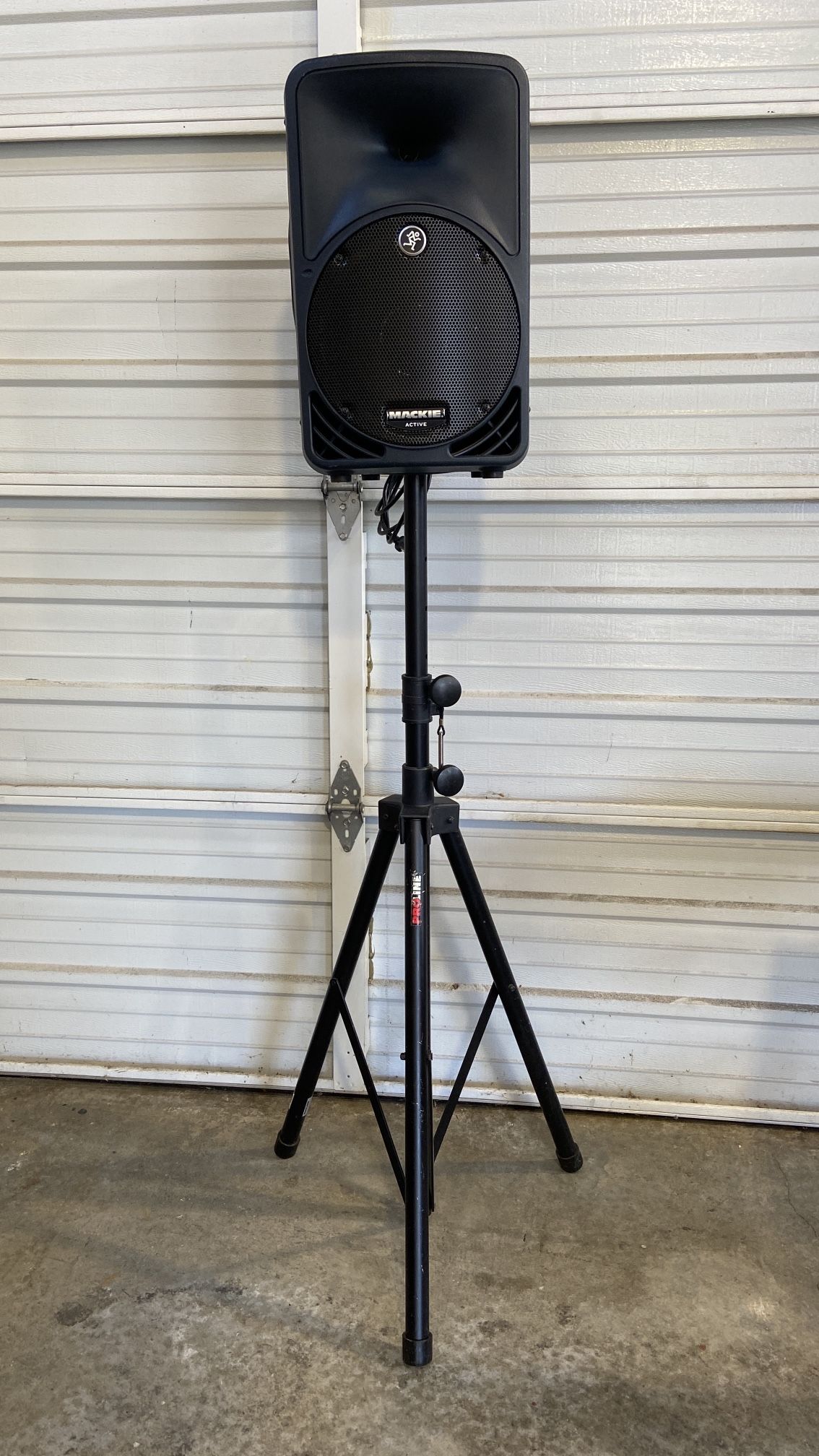 Mackie SRM350 v2 w/ Stand