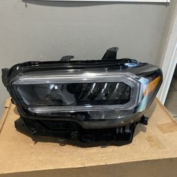 2021-2023 Toyota Tacoma Left Headlight 