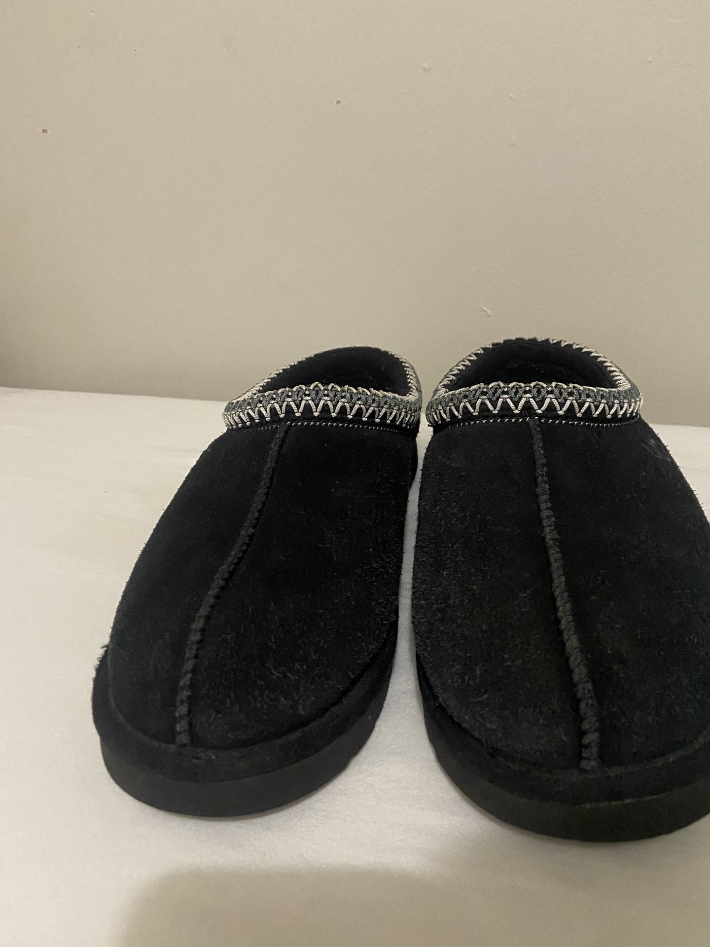 Men’s Black Uggs Size 9 In Very Good Condition Worn A Few Times.