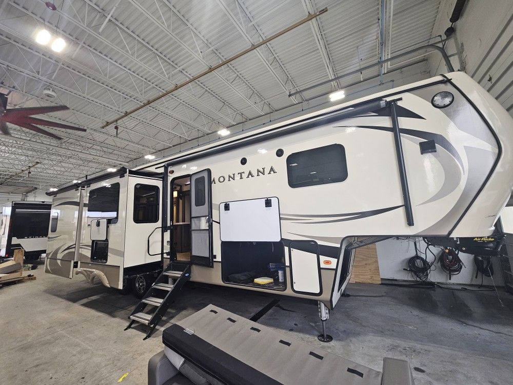 2018 Keystone Montana 3561RL
