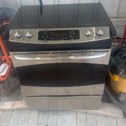 Ge Stove In Good Condition 