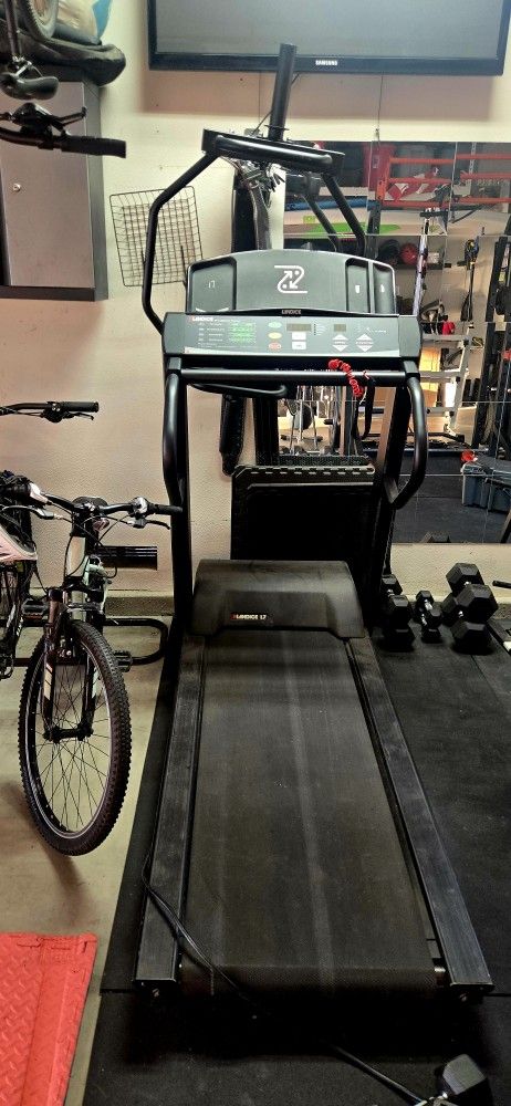 Treadmill (Landice L7)