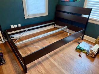 IKEA bed frame / Full w/slats