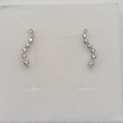 14k White Gold 1/2ctw VS Diamond Journey Earrings