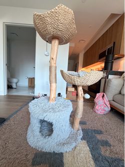 Selling Mau Cento Cat Tree