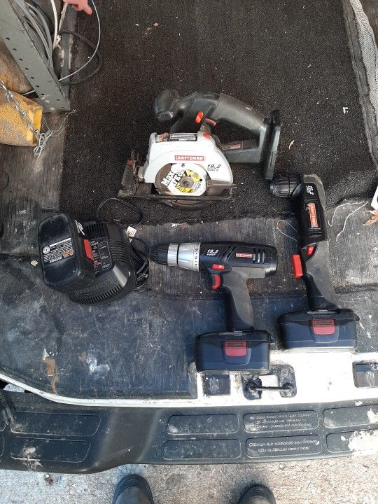 Craftsman Drill And Saw w/ 3 Batteries And Charger