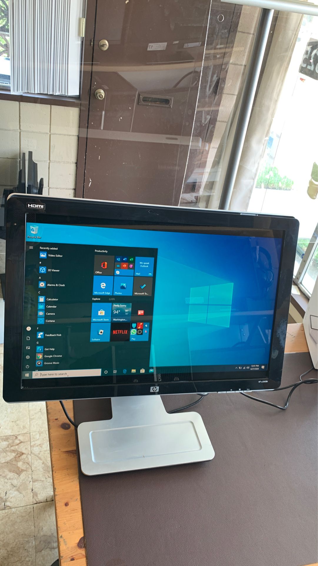 HP w2408h 24” inch monitor / ports: hdmi & vga for Sale in Huntington ...
