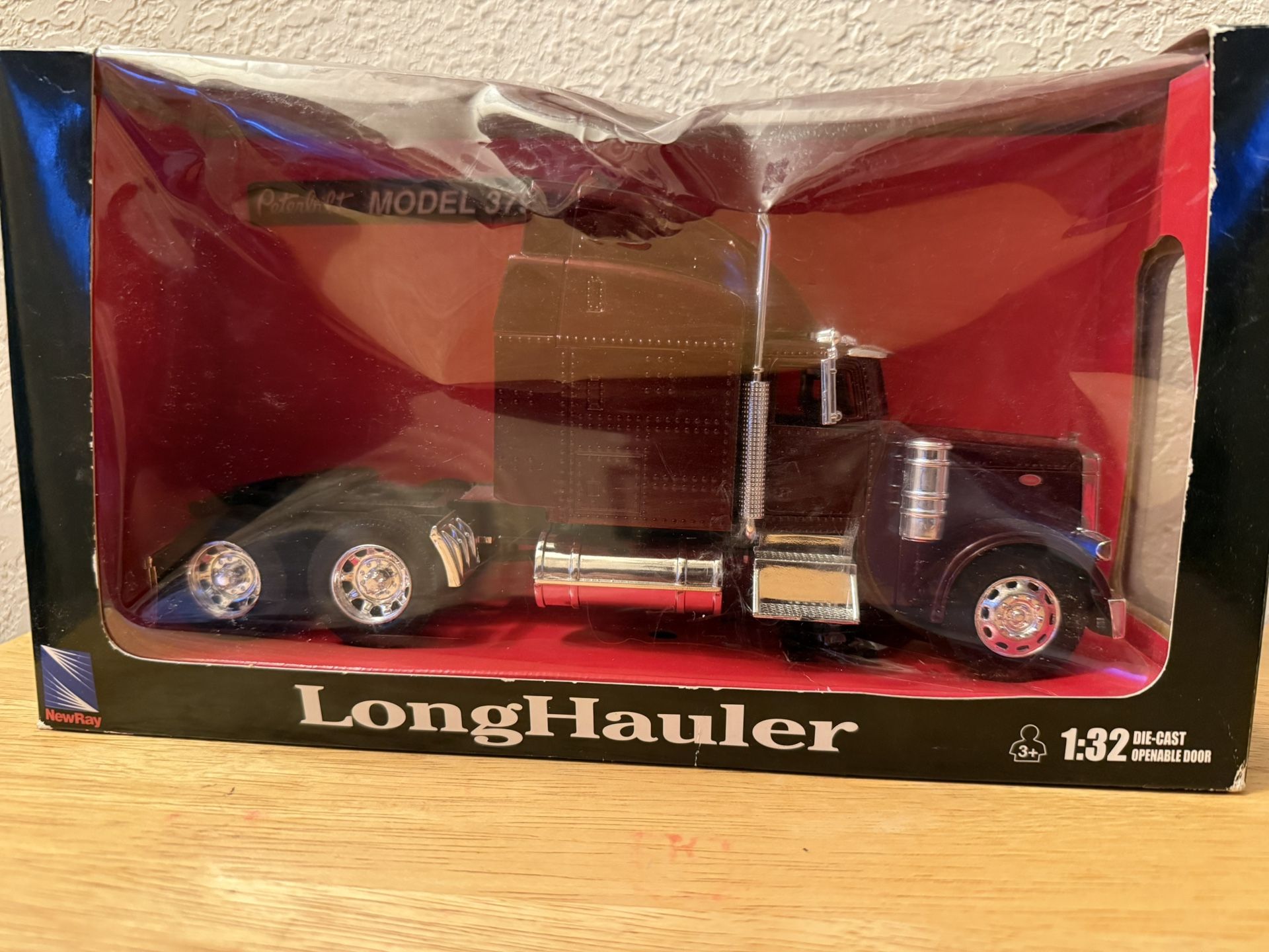 NewRay Peterbilt Model 379 Long Hauler