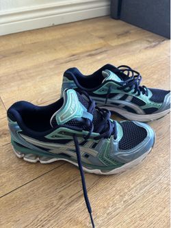 (8) ASICS Women’s Gel Sneakers