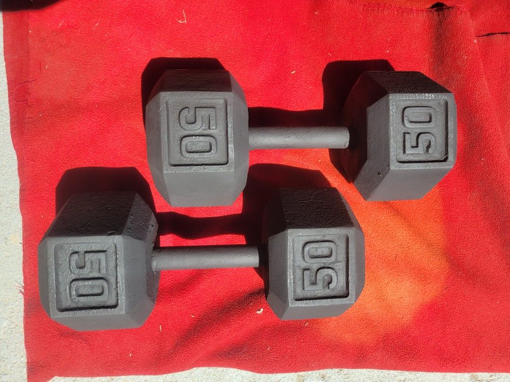 SET OF 50LB  HEXHEAD DUMBBELLS  TOTAL 100LB 11525 S HALSTED  DUNKINDONUTS/7111.S WESTERN WALGREENS
  80$   CASH ONLY  AS IS