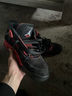Jordan 4s red thunders size 10.5 man