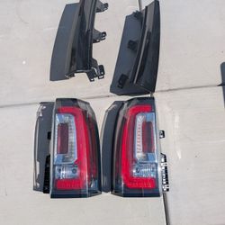 '17 GMC Yukon XL Tail Lights + Topic Cover