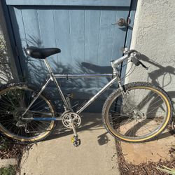 Vintage Old School Ross Hi-Tech Mountain Bike 26 Rims Shimano Shifter And Brakes
