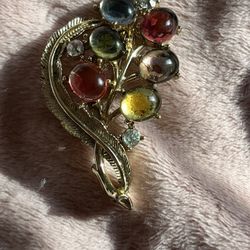 Women’s Gorgeous Colorful Brooch Vintage Gold Tone 