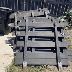 Bed Stakes 