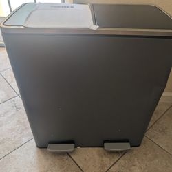 New 16 Gal 2 Sided, Trash Can