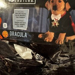 As medium pet Dracula Costume 