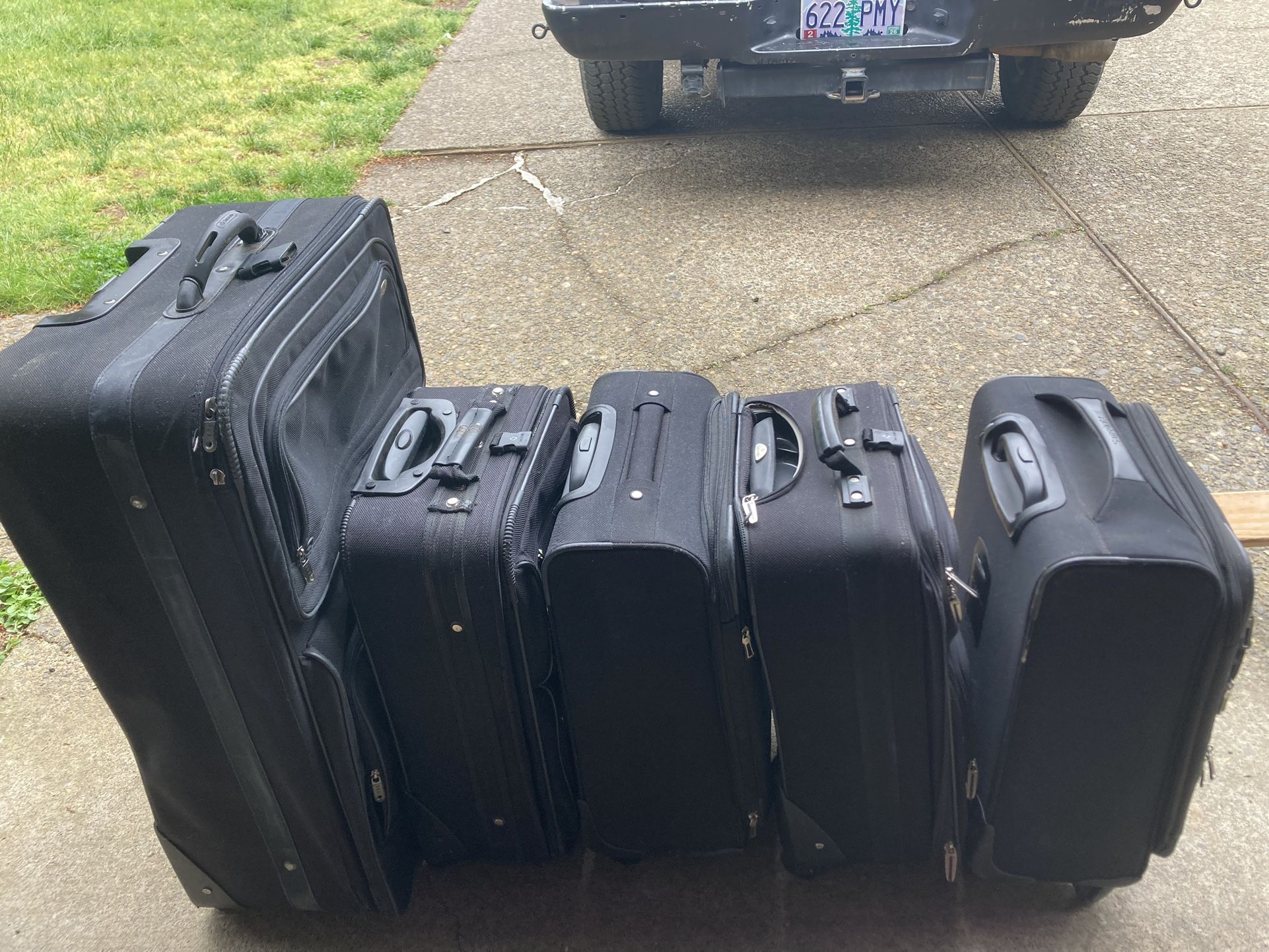 5 Samsung Suitcases