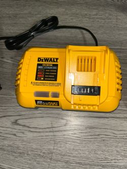 DeWalt DCB118 20V Max 8 Amp Fast Charger