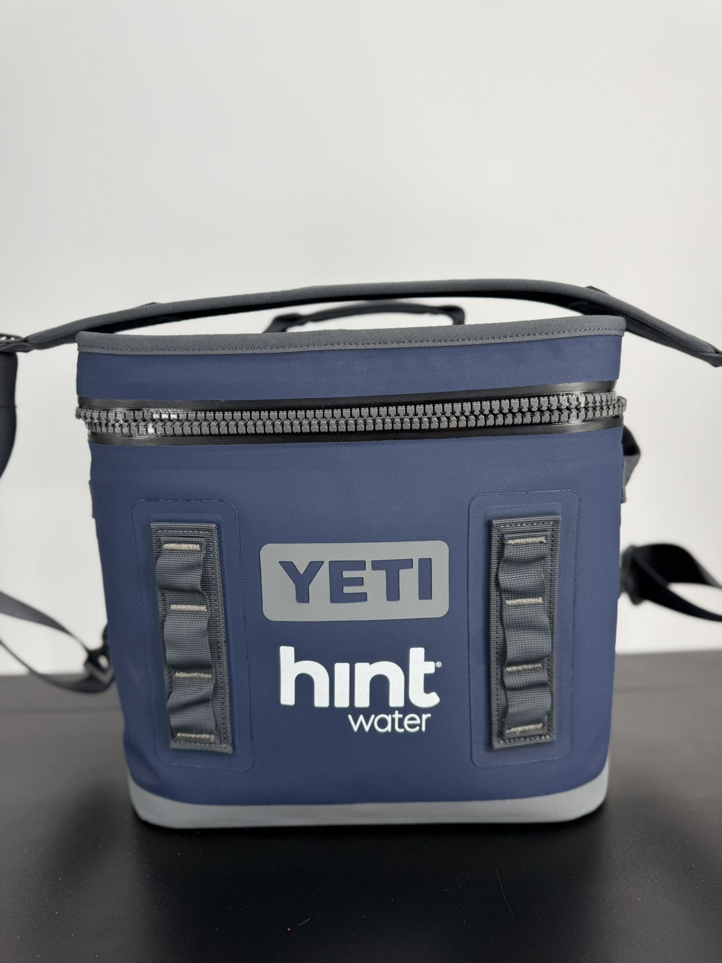 YETI Hopper Flip 8 Portable Soft Cooler NEW