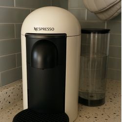 Nespresso Vertuo Coffee Machine – Works Great!
