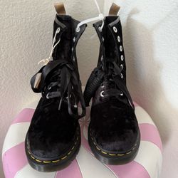 DOC MARTINS SIZE 8