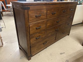 RIVERSIDE FURNITURE Promenade Warm Cocoa 10-Drawer Dresser