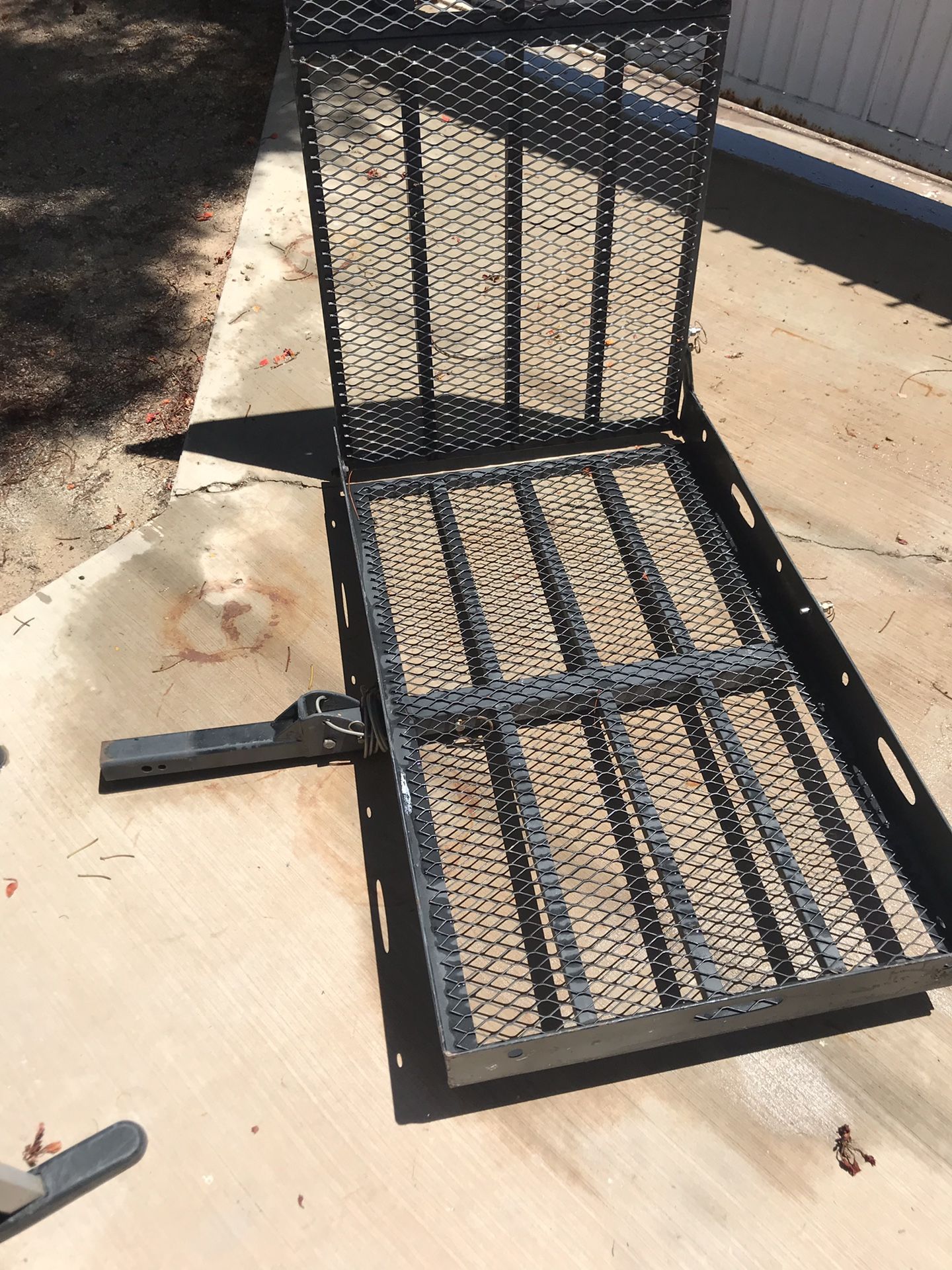 Hitch carrier w/ ramp