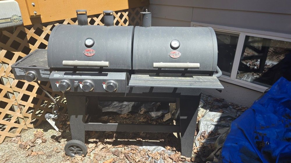 Char-Griller Double Play 1,260 sq., in. 3-Burner Gas and Charcoal BBQ Grill in Black