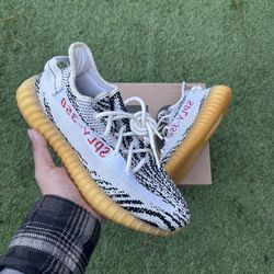 Yeezy 350 V2 “Zebra” (2017) Size: 8.5M