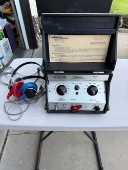 Vintage Ambco model 610 otometer screening audiometer