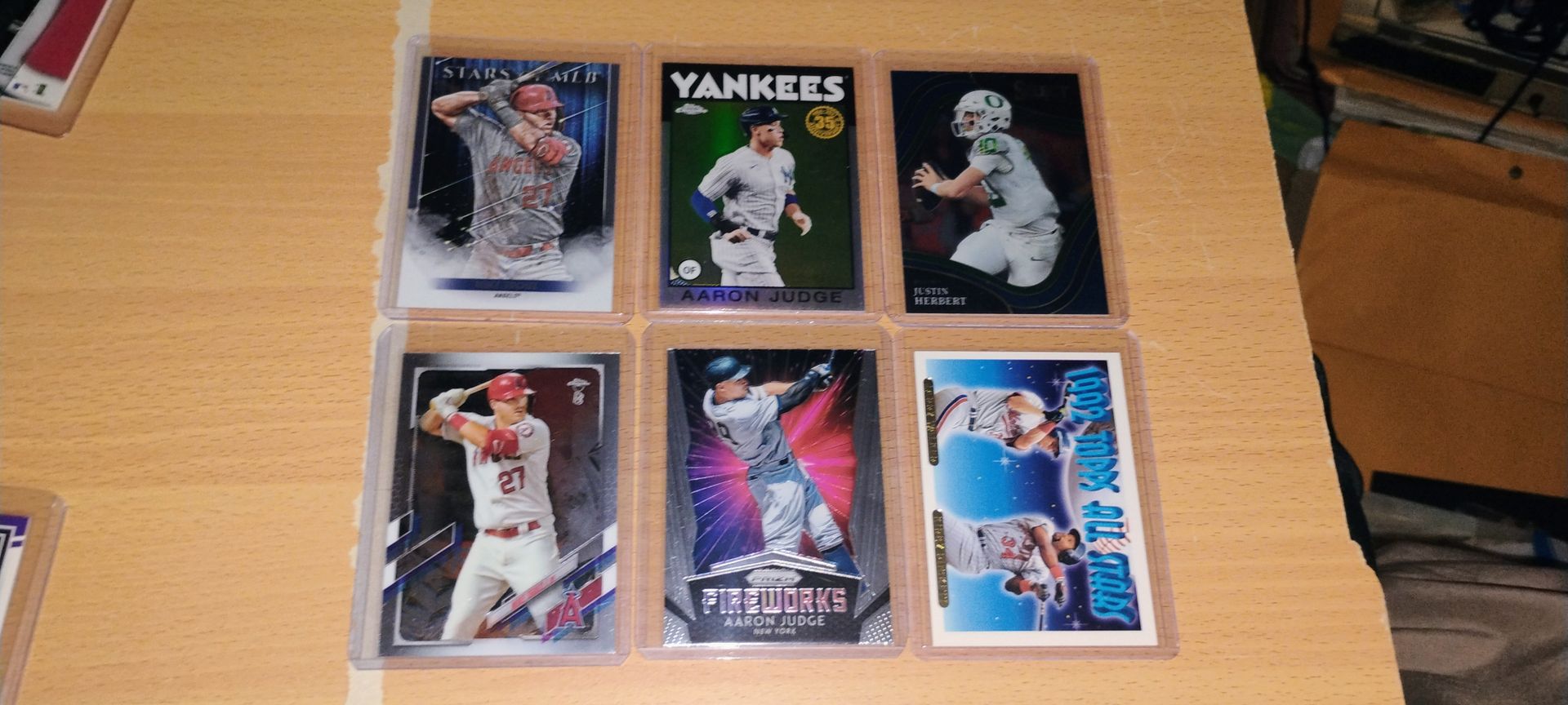 MIXED SPORTS CARD LOT FOR SALE