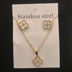 Clover Necklace & Earrings Set