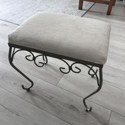 Vintage-style wrought iron vanity stool / accent bench