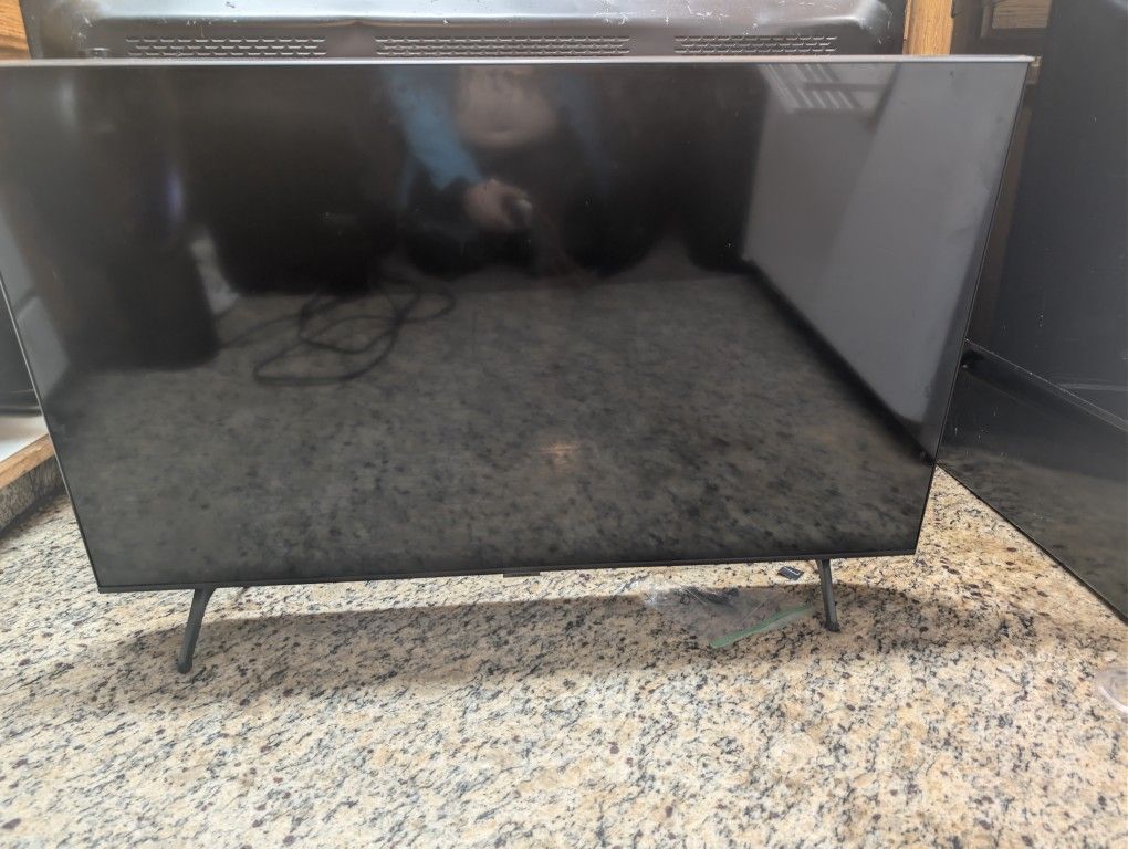 Samsung 43” 4K UHD Smart TV (Model: UN43TU7000)