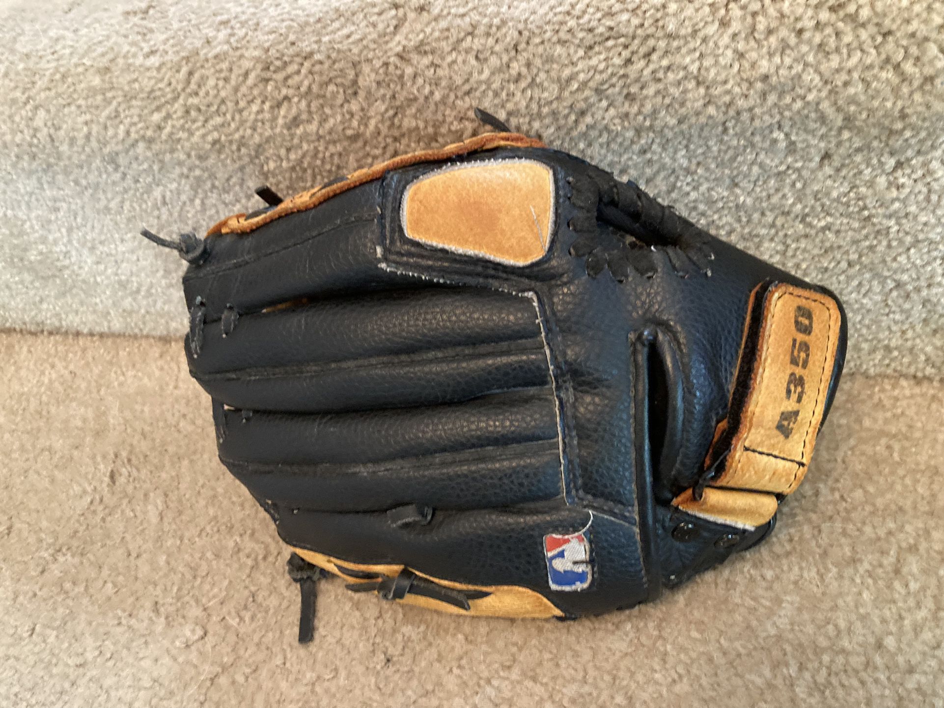 MLB T-Ball Wilson A350 Leather Baseball Glove Mitt 10 inch Adjustable Fit