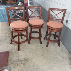 Se Venden  3  Taburetes  Giratorios  Medidas 16 × 25 De altura  $ 85× 3 Pzas 