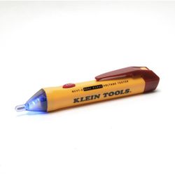 Voltage tester