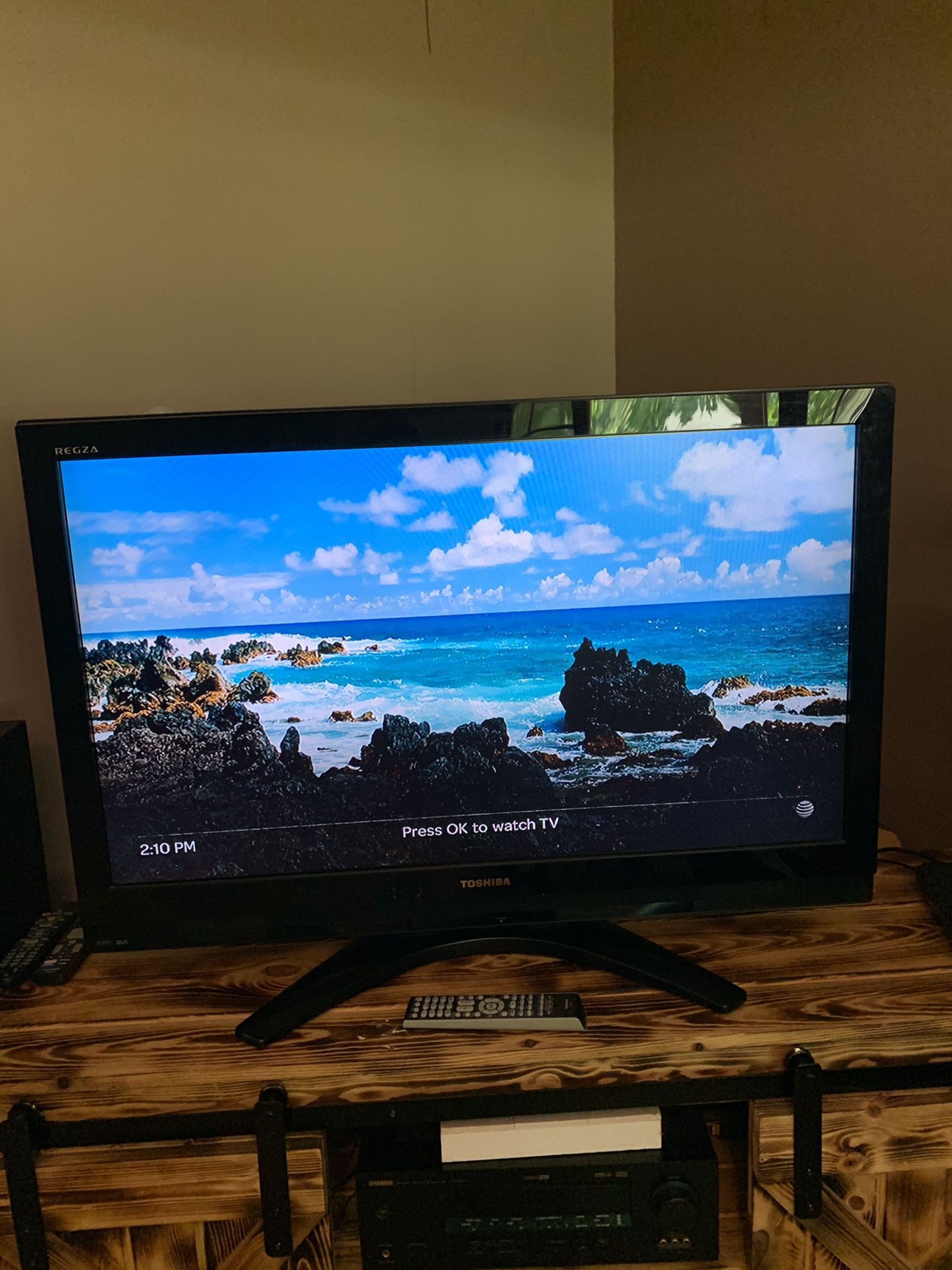 42 inch Toshiba flat screen TV w/ remote