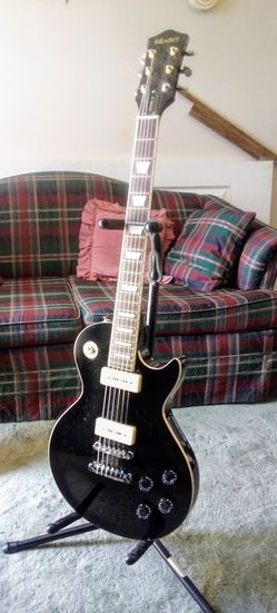 Les Paul style guitar.