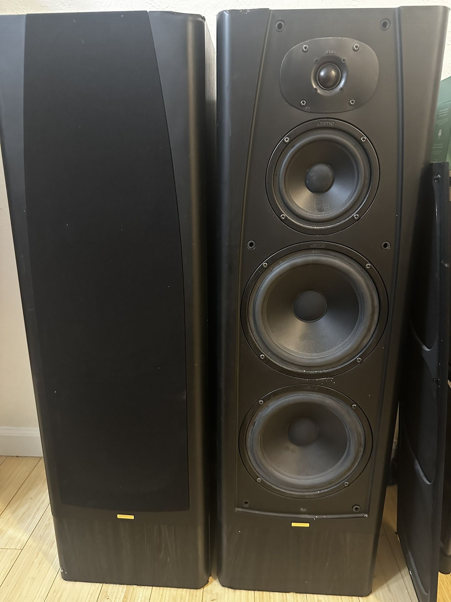 Jamo 128 Floor Speakers
