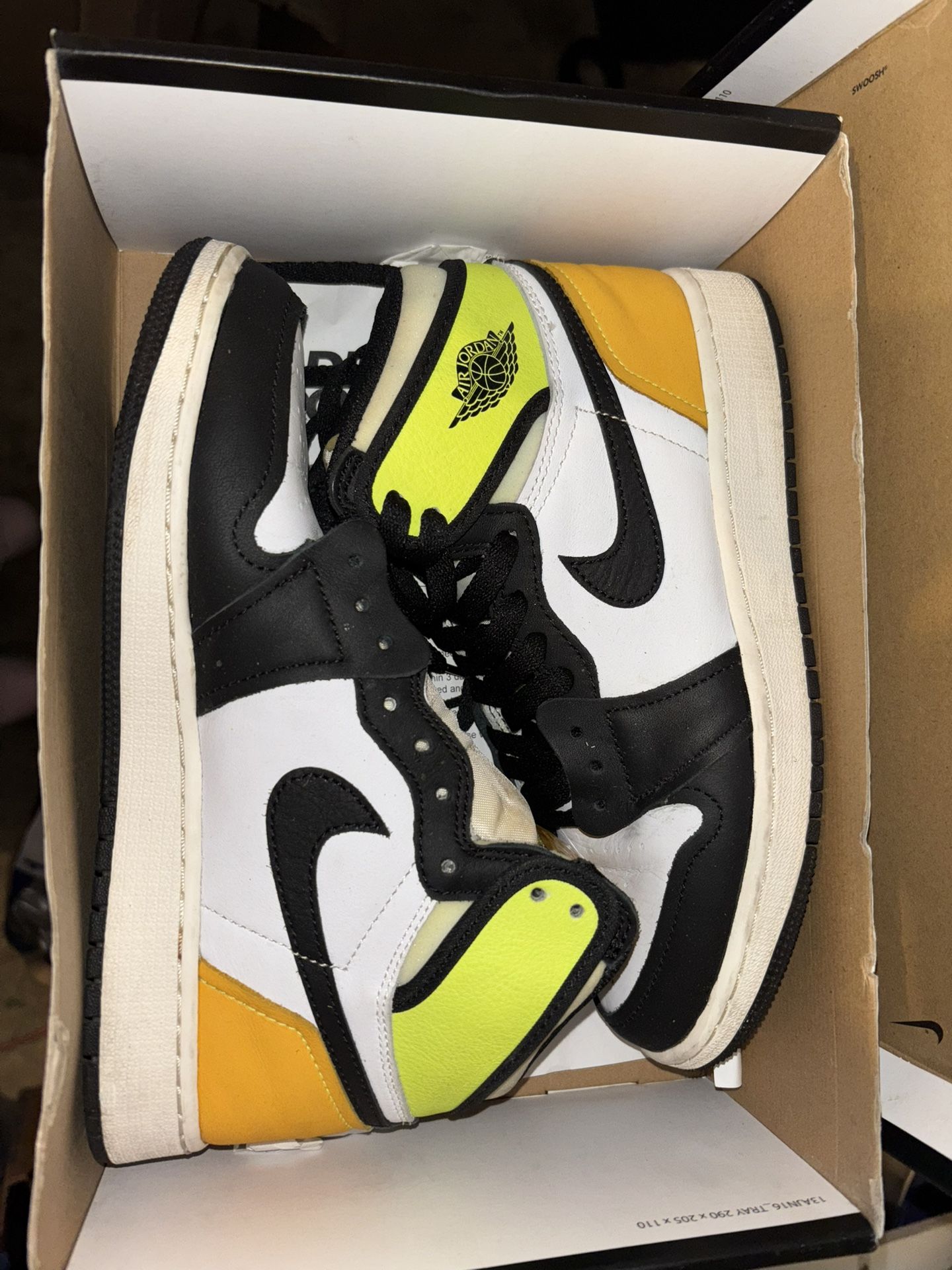 Volt Gold Jordan 1