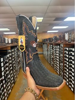 Men’s Boots size 9