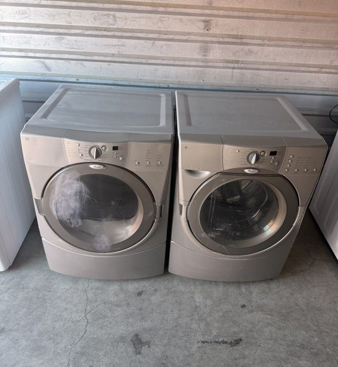 Gray Whirlpool Washer And Gas Dryer Matching Set