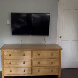 Solid Wood Dresser (6 Drawer) (Attachable Mirror Included)