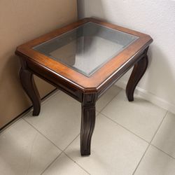 End Table | Glass And wood - Great Condition 