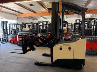 2020 Crown RMD6095S Double Reach Forklift