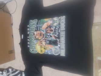  Vintage Milwaukee Bucks Champion Shirt