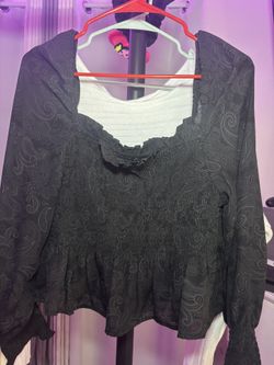 black and grey cropped  blouse M